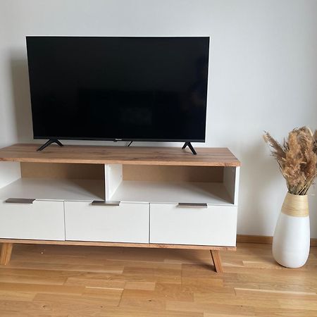 וינה 55 M2 Stylish Apartment With Balcony & Parking מראה חיצוני תמונה