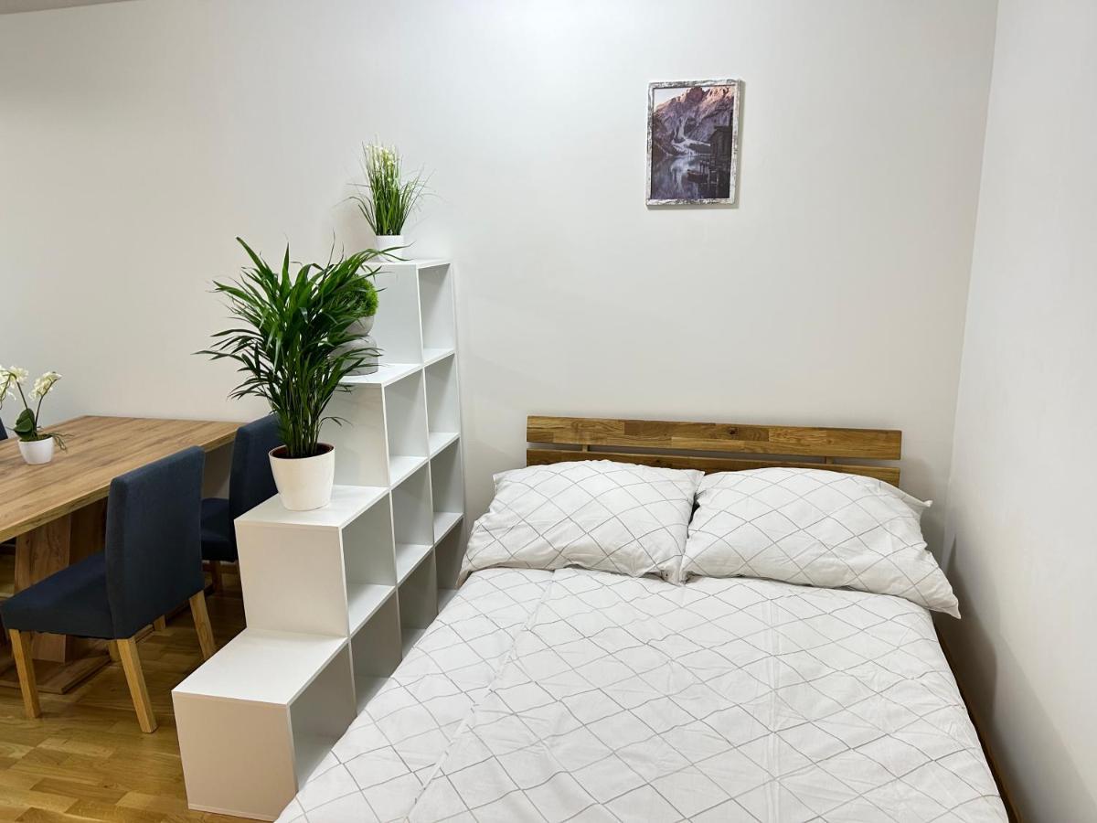 וינה 55 M2 Stylish Apartment With Balcony & Parking מראה חיצוני תמונה