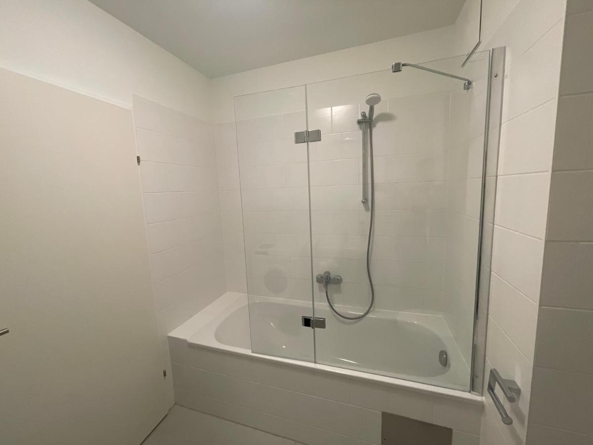 וינה 55 M2 Stylish Apartment With Balcony & Parking מראה חיצוני תמונה