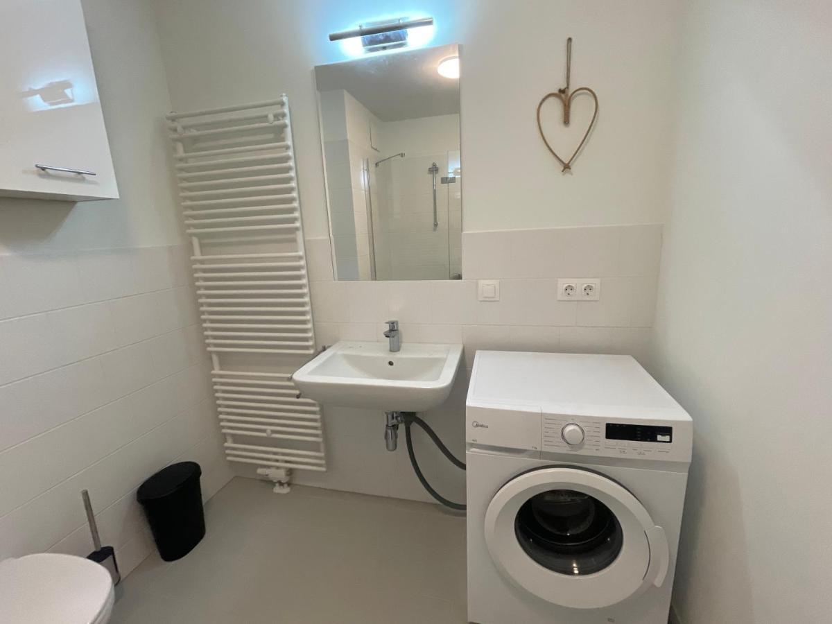וינה 55 M2 Stylish Apartment With Balcony & Parking מראה חיצוני תמונה