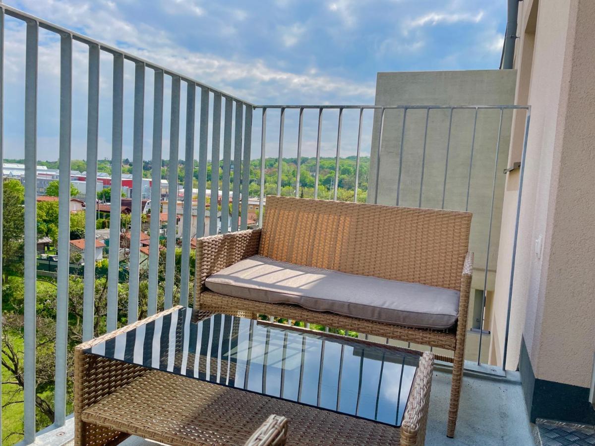 וינה 55 M2 Stylish Apartment With Balcony & Parking מראה חיצוני תמונה